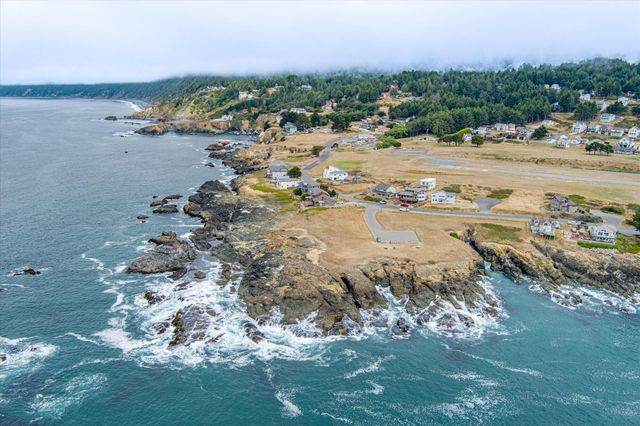 5 Clam Court, Shelter Cove, CA 95589