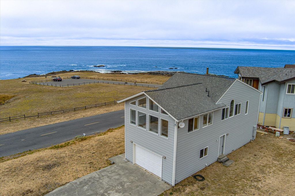 5 Clam Court, Shelter Cove, CA 95589