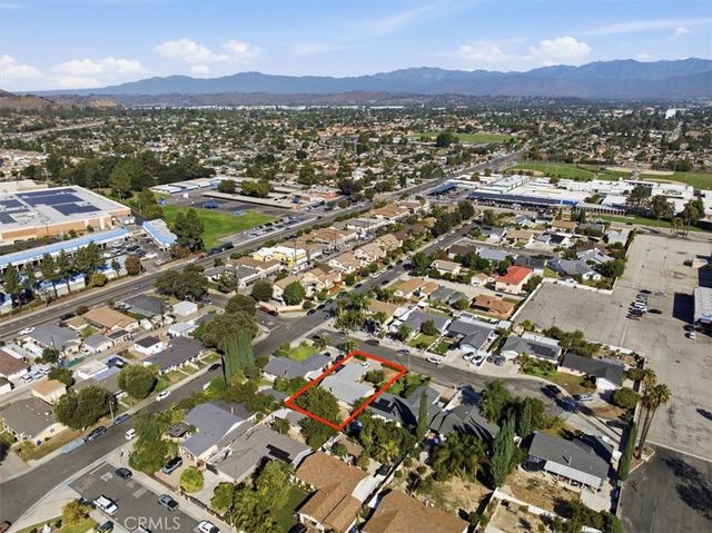 322 Barhill Avenue, Pomona, CA 91766