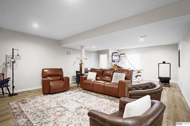 3903 S 192nd Avenue, Omaha, NE 68130