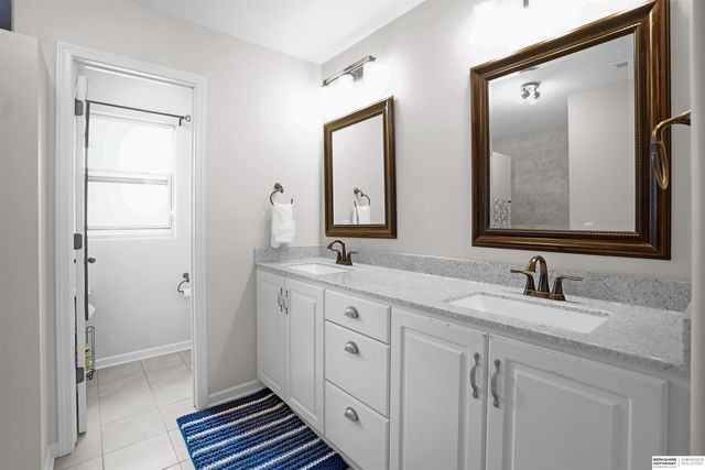 3903 S 192nd Avenue, Omaha, NE 68130