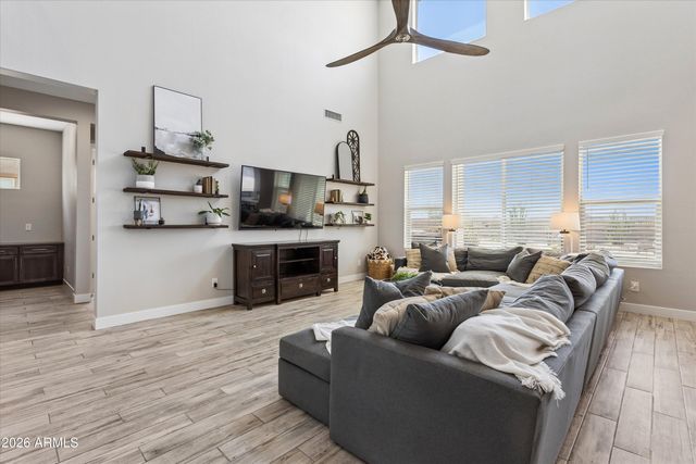 213 E BALAO Drive, Phoenix, AZ 85085