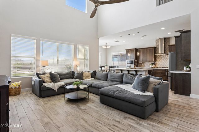 213 E BALAO Drive, Phoenix, AZ 85085