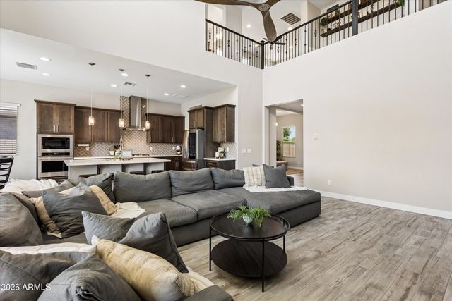 213 E BALAO Drive, Phoenix, AZ 85085