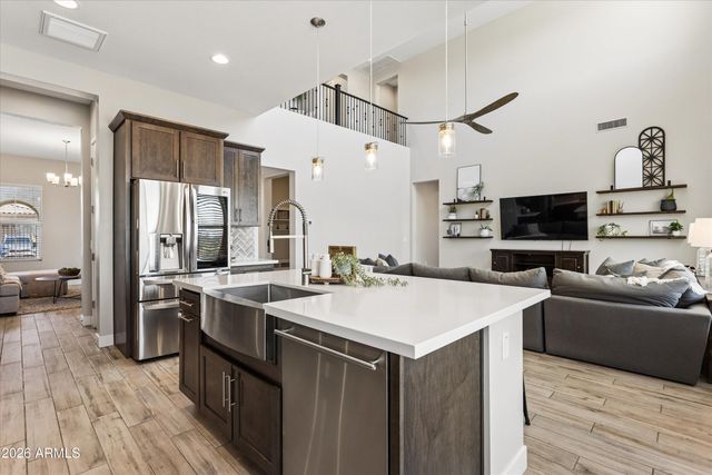 213 E BALAO Drive, Phoenix, AZ 85085