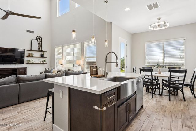 213 E BALAO Drive, Phoenix, AZ 85085