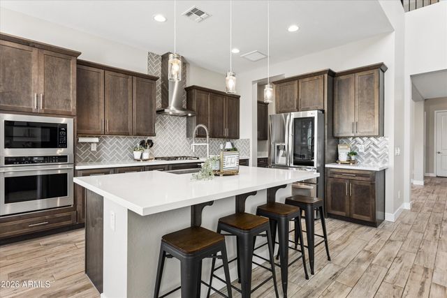 213 E BALAO Drive, Phoenix, AZ 85085