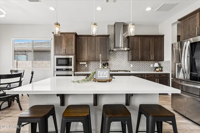 213 E BALAO Drive, Phoenix, AZ 85085