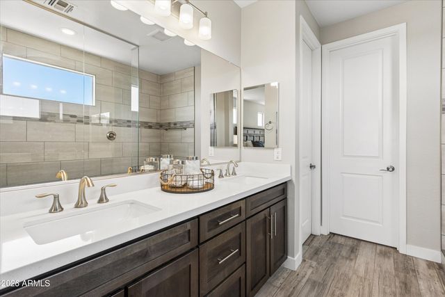 213 E BALAO Drive, Phoenix, AZ 85085