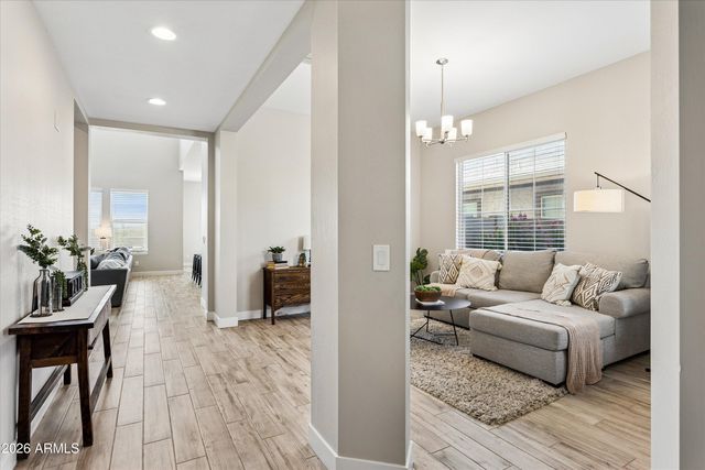 213 E BALAO Drive, Phoenix, AZ 85085