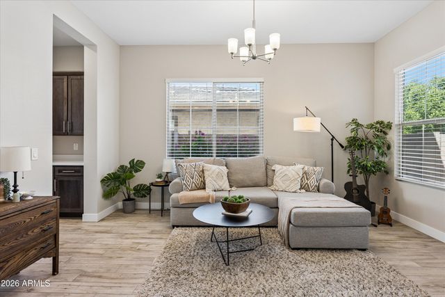 213 E BALAO Drive, Phoenix, AZ 85085