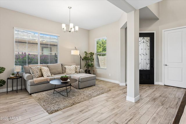 213 E BALAO Drive, Phoenix, AZ 85085