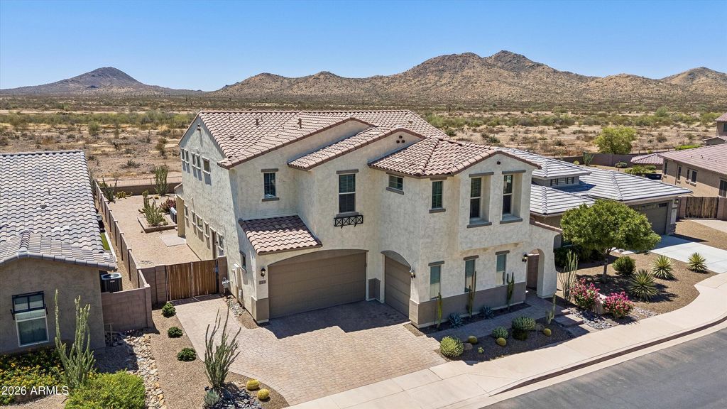 213 E BALAO Drive, Phoenix, AZ 85085
