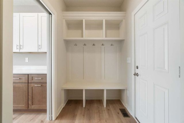 28 Engelhardt Strasse, Jackson, MI 49201