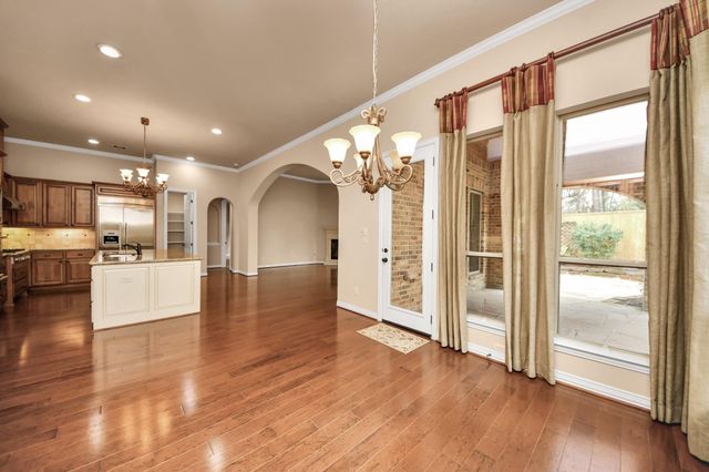 6 Bridgewood Cove Court, The Woodlands, TX 77381