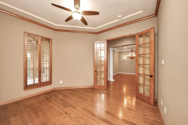 6 Bridgewood Cove Court, The Woodlands, TX 77381