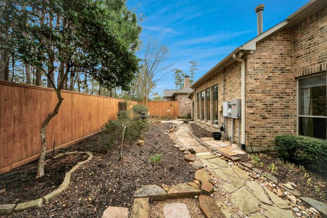 6 Bridgewood Cove Court, The Woodlands, TX 77381