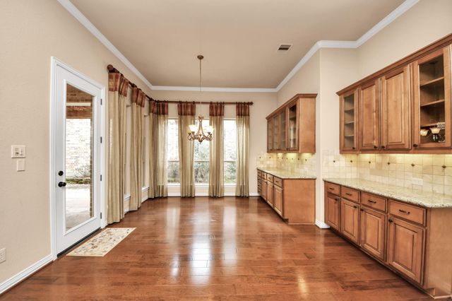 6 Bridgewood Cove Court, The Woodlands, TX 77381