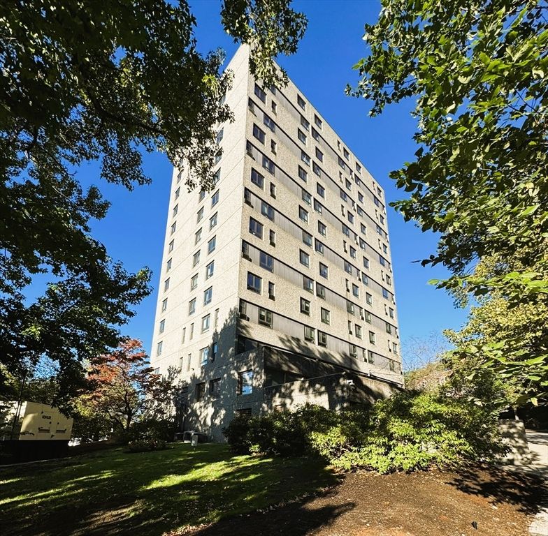 1560 Beacon St 3rd Floor, Brookline, MA 02446
