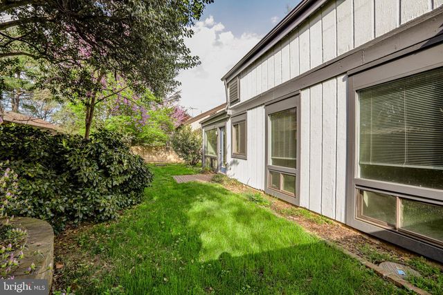 6208 LEEKE FOREST CT, Bethesda, MD 20817