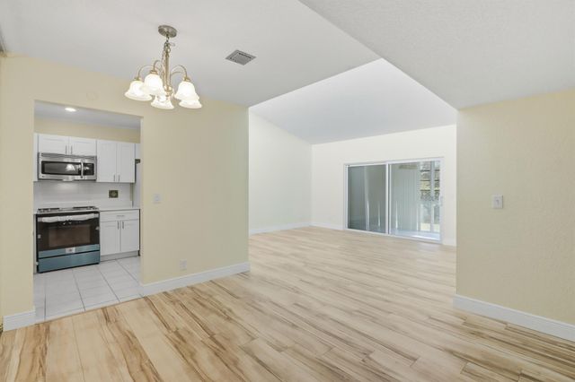 2534 Boundbrook Drive S 116, West Palm Beach, FL 33406