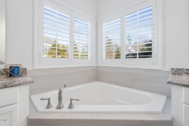 2414 Vetrina Way, Apex, NC 27502