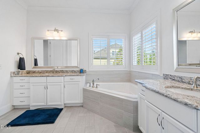 2414 Vetrina Way, Apex, NC 27502