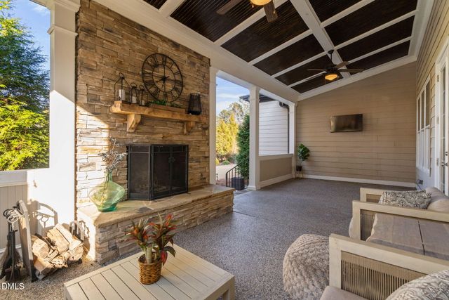 2414 Vetrina Way, Apex, NC 27502