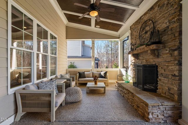 2414 Vetrina Way, Apex, NC 27502