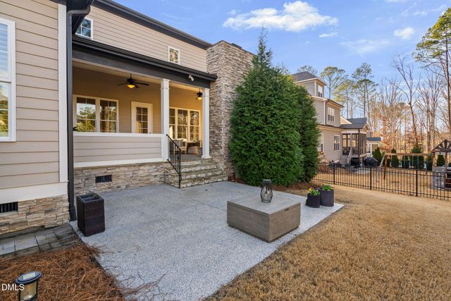 2414 Vetrina Way, Apex, NC 27502