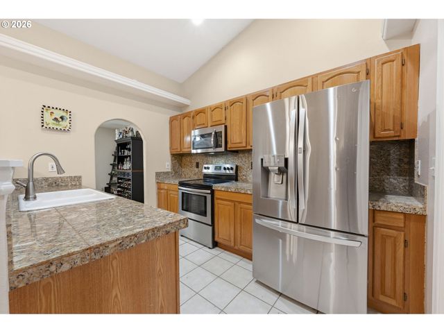 3653 WILLOWBROOK St, Eugene, OR 97404