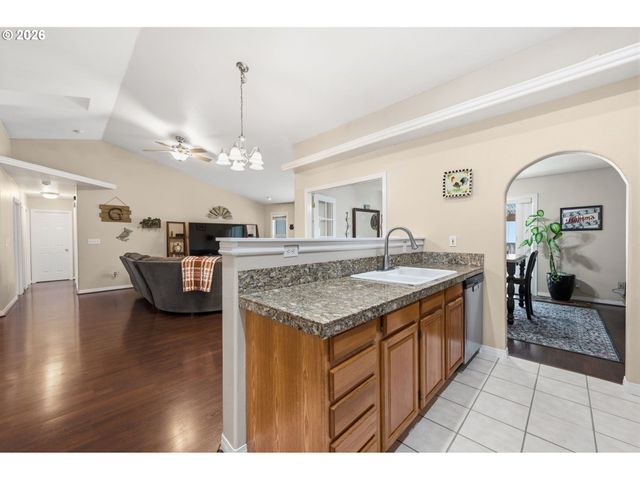 3653 WILLOWBROOK St, Eugene, OR 97404