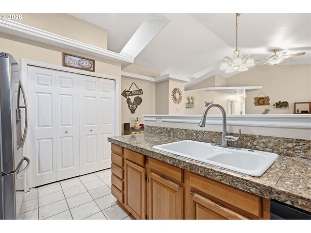 3653 WILLOWBROOK St, Eugene, OR 97404