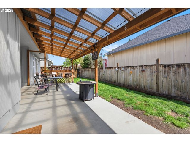 3653 WILLOWBROOK St, Eugene, OR 97404