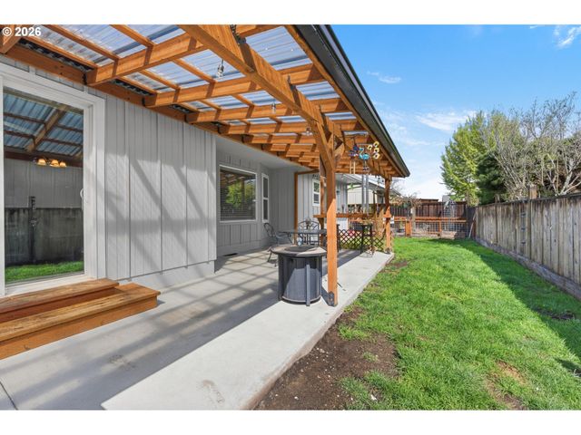 3653 WILLOWBROOK St, Eugene, OR 97404