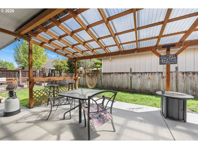 3653 WILLOWBROOK St, Eugene, OR 97404