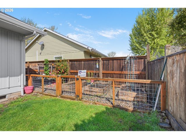 3653 WILLOWBROOK St, Eugene, OR 97404