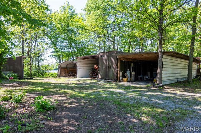 00 Bend Road, Madison, IL 62060