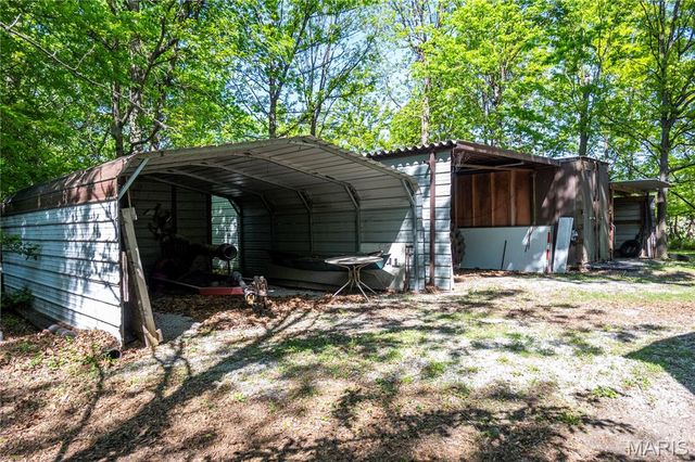 00 Bend Road, Madison, IL 62060