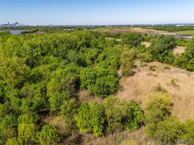 00 Bend Road, Madison, IL 62060