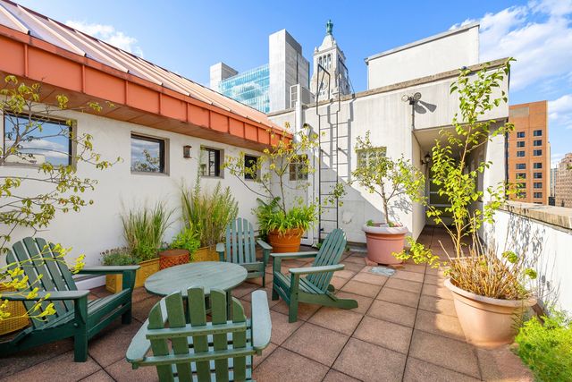 125 E 12th St Apt 2A, New York City, NY 10003
