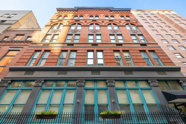 125 E 12th St Apt 2A, New York City, NY 10003
