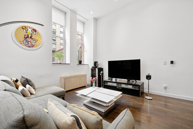 125 E 12th St Apt 2A, New York City, NY 10003