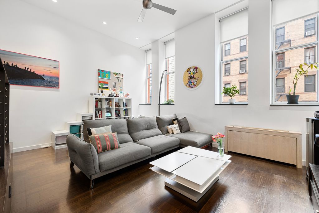 125 E 12th St Apt 2A, New York City, NY 10003