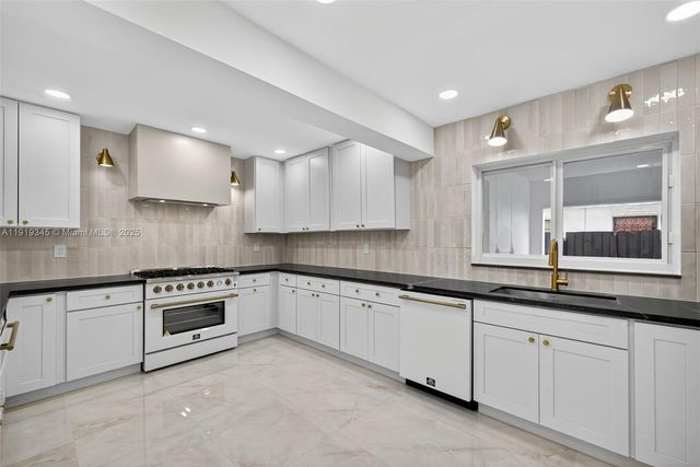 10864 SW 141st Ln, Miami, FL 33176