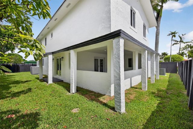 10864 SW 141st Ln, Miami, FL 33176