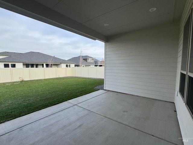 880 W Buroak Dr, Meridian, ID 83642