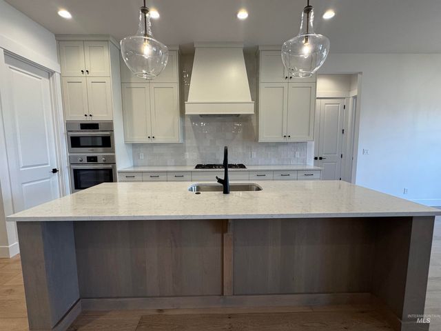 880 W Buroak Dr, Meridian, ID 83642