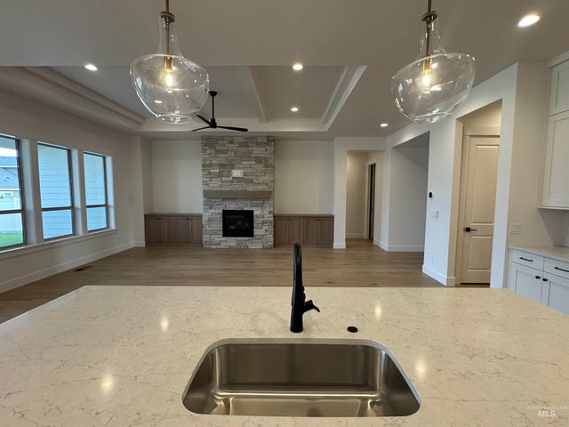 880 W Buroak Dr, Meridian, ID 83642