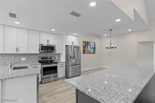 6114 Forest Villas CIR, Fort Myers, FL 33908